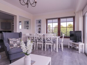 코티지 | 거실 | TV