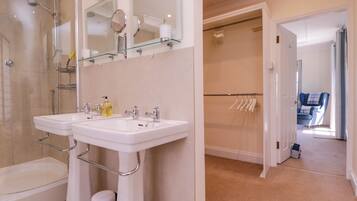 Cottage | Bathroom | Shower