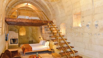 Duplex Cave Suite | 2 bedrooms, premium bedding, minibar, in-room safe