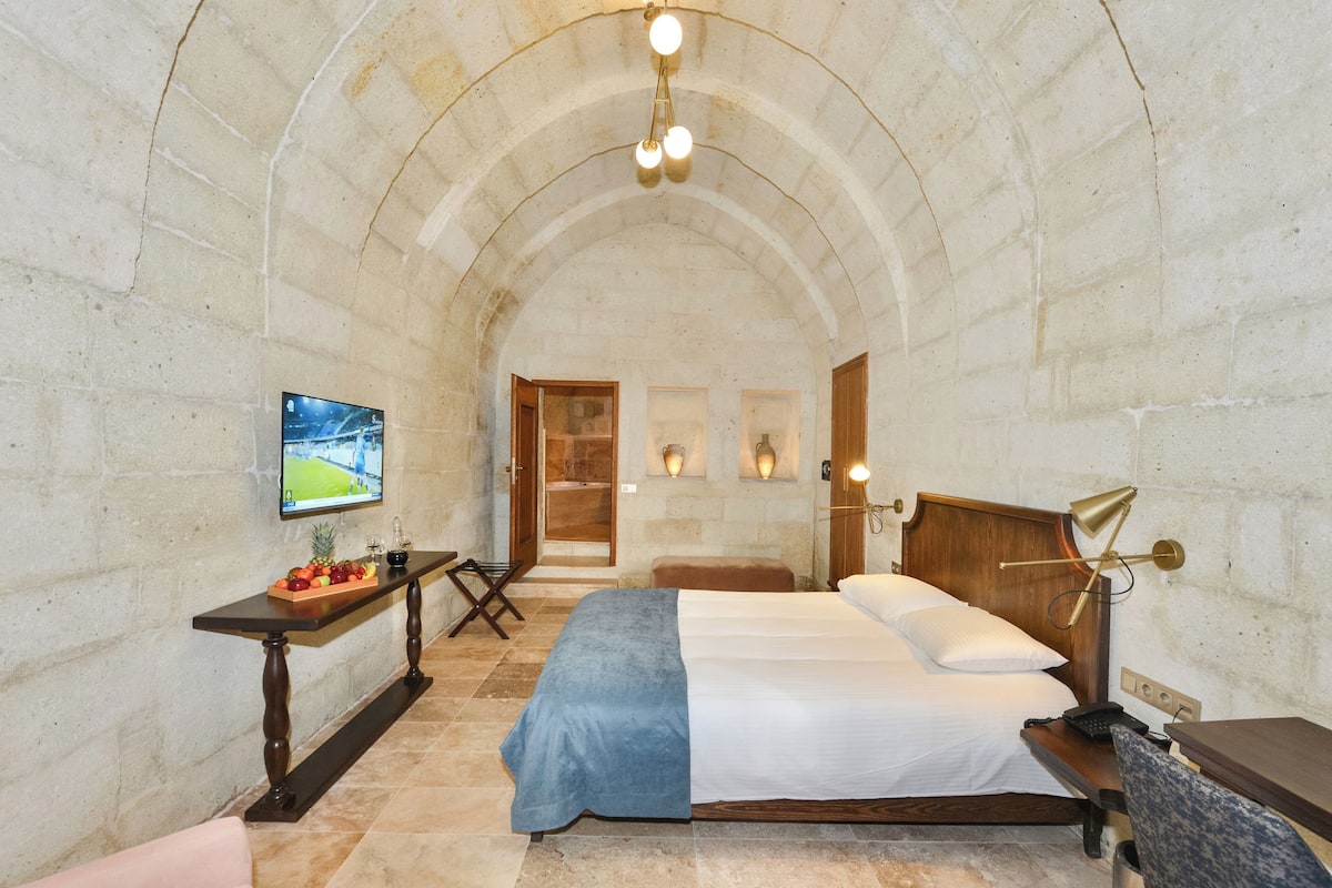Duplex Room | Premium bedding, minibar, in-room safe, WiFi (free)