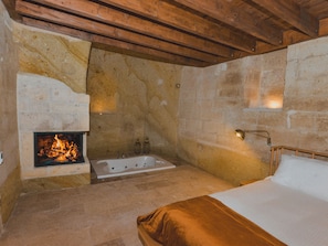Duplex Cave Suite | 2 bedrooms, premium bedding, minibar, in-room safe