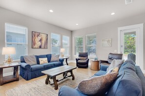 TV, DVD player - 🎈Frangista Beach w/Gated Acess-Community Pool-4BR The Heidi-way🎈 (Miramar Beach)