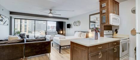 1 soverom, skrivebord, strykejern/-brett og wi-fi (inkludert)