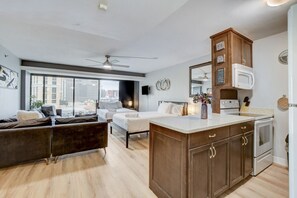 1 chambre, bureau, fer et planche à repasser, accès au Wi-Fi (inclus)