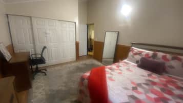 2 bedrooms, iron/ironing board, free WiFi, bed sheets