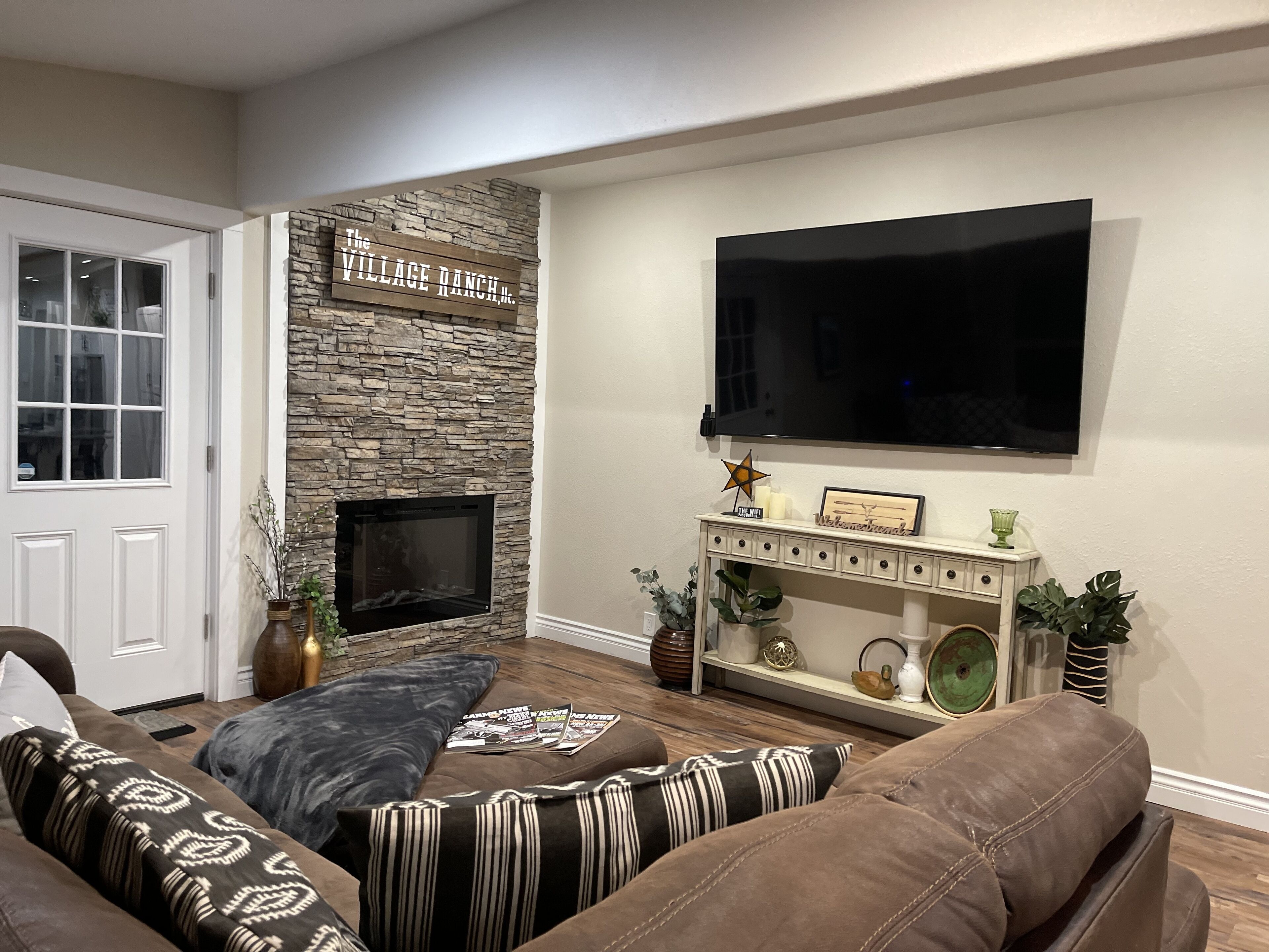 Smart TV, fireplace, video games, DVD player