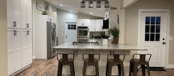 Cheerful Newly remodeled 3-bedroom farmhouse