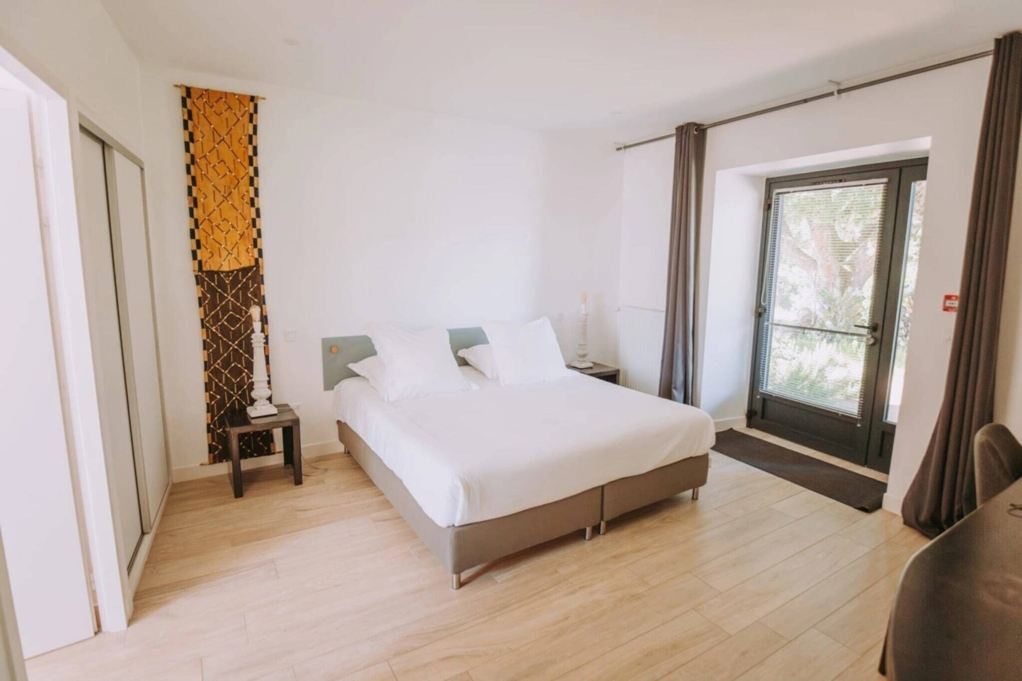 5 chambres, bureau, Wi-Fi gratuit, draps fournis