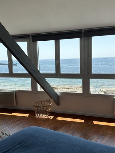FAMILY HOME WITH EXCEPTIONAL SEA VIEW