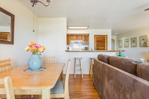 Apartamento, 1 cama de matrimonio grande con sofá cama (Kahaluu Bay Villas #103) | Restauración