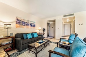 Condo, Plusieurs lits (Kona Plaza 215) | Aire de séjour