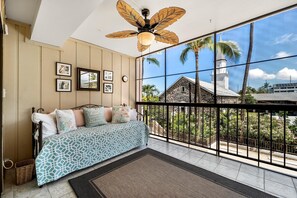 View from property - Kona Plaza 215 (Kailua-Kona)