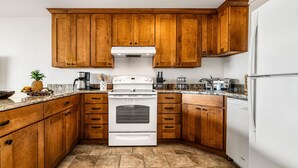 Unclassified image, 3 of 16, button - Kailua Village#307 (Kailua-Kona)