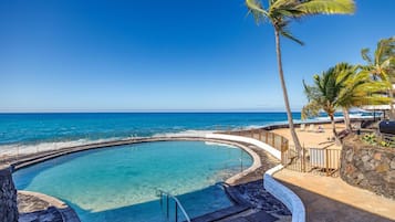 Condo, 1 King Bed with Sofa bed (Casa De Emdeko 105) | Pool