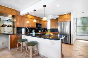 Condo, Plusieurs lits (Keauhou Kona Surf & Racquet Club #4-1) | Cuisine privée | Lave-vaisselle, essuie-tout
