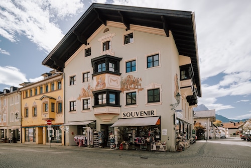 Charming apartment centrally located with parking and view 