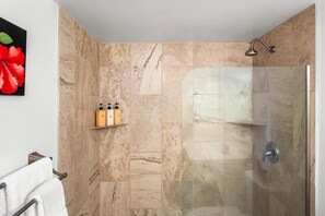 Apartment, Mehrere Betten (Alii Villas#127 Remodeled, AC & Ocean) | Badezimmer | Toilettenpapier