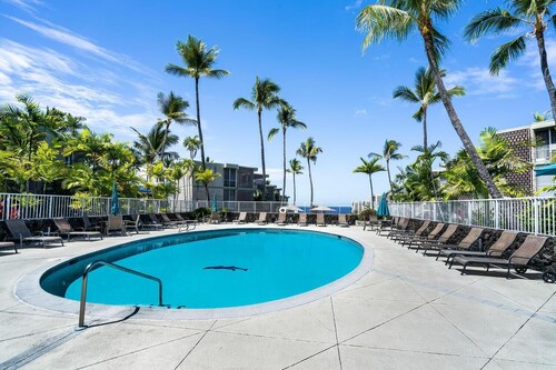 Alii Villas#127 Remodeled, AC & Ocean Views!