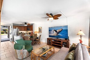 Condo, Multiple Beds (Alii Villas#127) | Living area - Alii Villas#127 (Kailua-Kona)