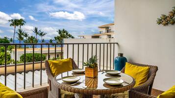 Condo, Multiple Beds (Royal Seacliff #406) | Outdoor dining