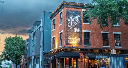 Pet Friendly Fishtown 3BR | A+ Location & King Bed