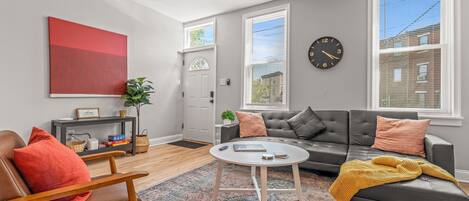 TV connectée, jeux vidéo, livres, espaces bureaux