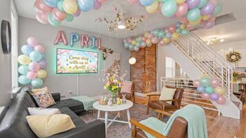 Smart-TV, Videospiele, Bücher, Arbeitsbereiche