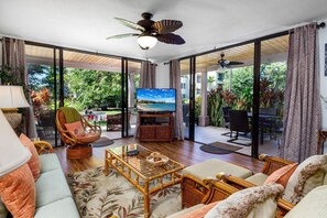 Condo, Multiple Beds (Keauhou Kona Surf & Racquet Club #8-1) | Living area
