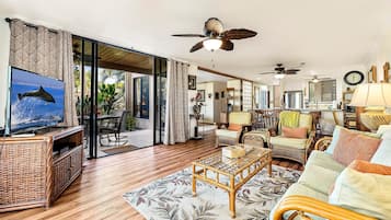 Apartment, Mehrere Betten (Keauhou Kona Surf & Racquet Club #8-1) | Wohnbereich