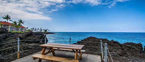 Condo, varias camas (Keauhou Kona Surf and Racquet Club 2 ) | Restaurante al aire libre