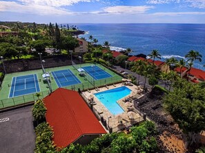 A resort with multiple tennis courts, a swimming pool, and a view of the ocean. - Keauhou Kona Surf and Racquet Club 2 304 (Kailua-Kona)