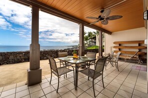 Condo, varias camas (Keauhou Kona Surf & Racquet Club #5-1) | Restaurante al aire libre