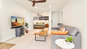 Living area - Kona Mansions#302 (Kailua-Kona)
