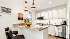 Private kitchen - Kona Mansions#302 (Kailua-Kona)