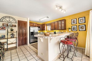 Condo, Multiple Beds (Kona Plaza#113) | Private kitchen