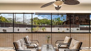 Unclassified image, 2 of 36, button - Kona Plaza#113 (Kailua-Kona)