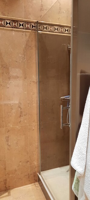 Shower, hair dryer, towels, soap - Apartment on the Monaco border a few minutes' walk from the beaches (Beausoleil)