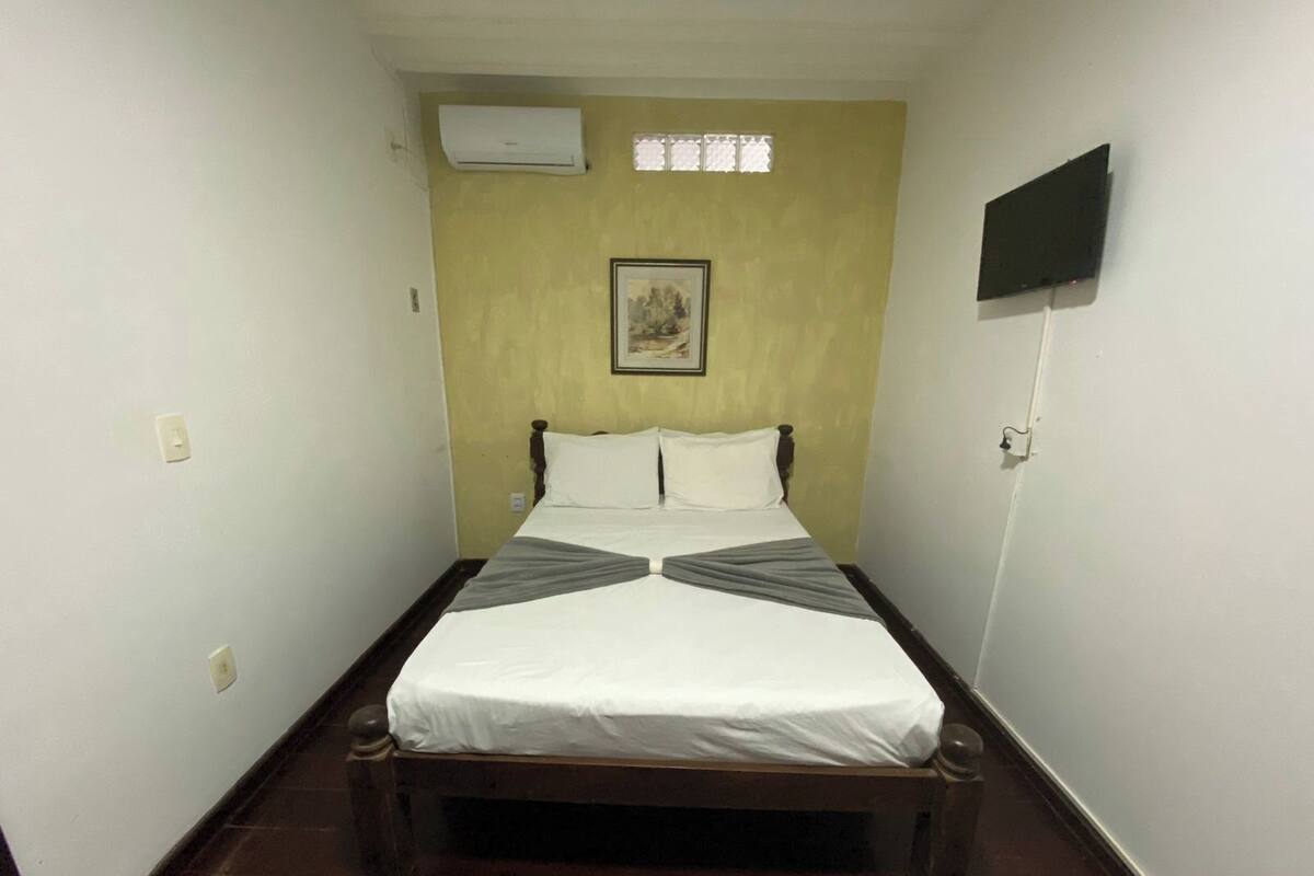 Economy Double Room, 1 Double Bed | Hypo-allergenic bedding, rollaway beds, free WiFi, bed sheets