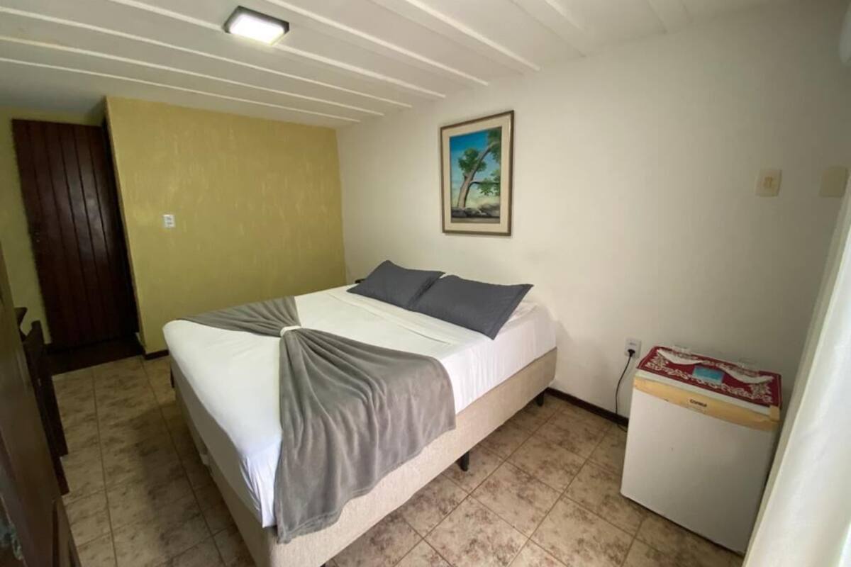 Classic Triple Room | Bathroom | Shower, rainfall showerhead, free toiletries, towels