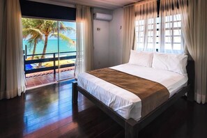 Deluxe Quadruple Room | Hypo-allergenic bedding, rollaway beds, free WiFi, bed sheets