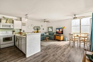 公寓客房, 1 張加大雙人床和 1 張沙發床 (Alii Villas#221) | 私人廚房 | 洗碗機、紙巾