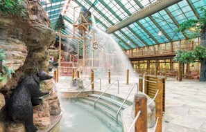 Inomhuspool och utomhuspool