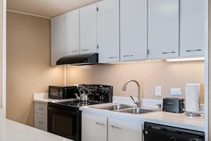 Condo, 1 Queen Bed with Sofa bed (Kalani Kai#104) | Private kitchen - Kalani Kai#104 (Kailua-Kona)