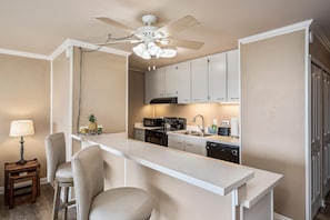 Condo, 1 Queen Bed with Sofa bed (Kalani Kai#104) | Private kitchen - Kalani Kai#104 (Kailua-Kona)