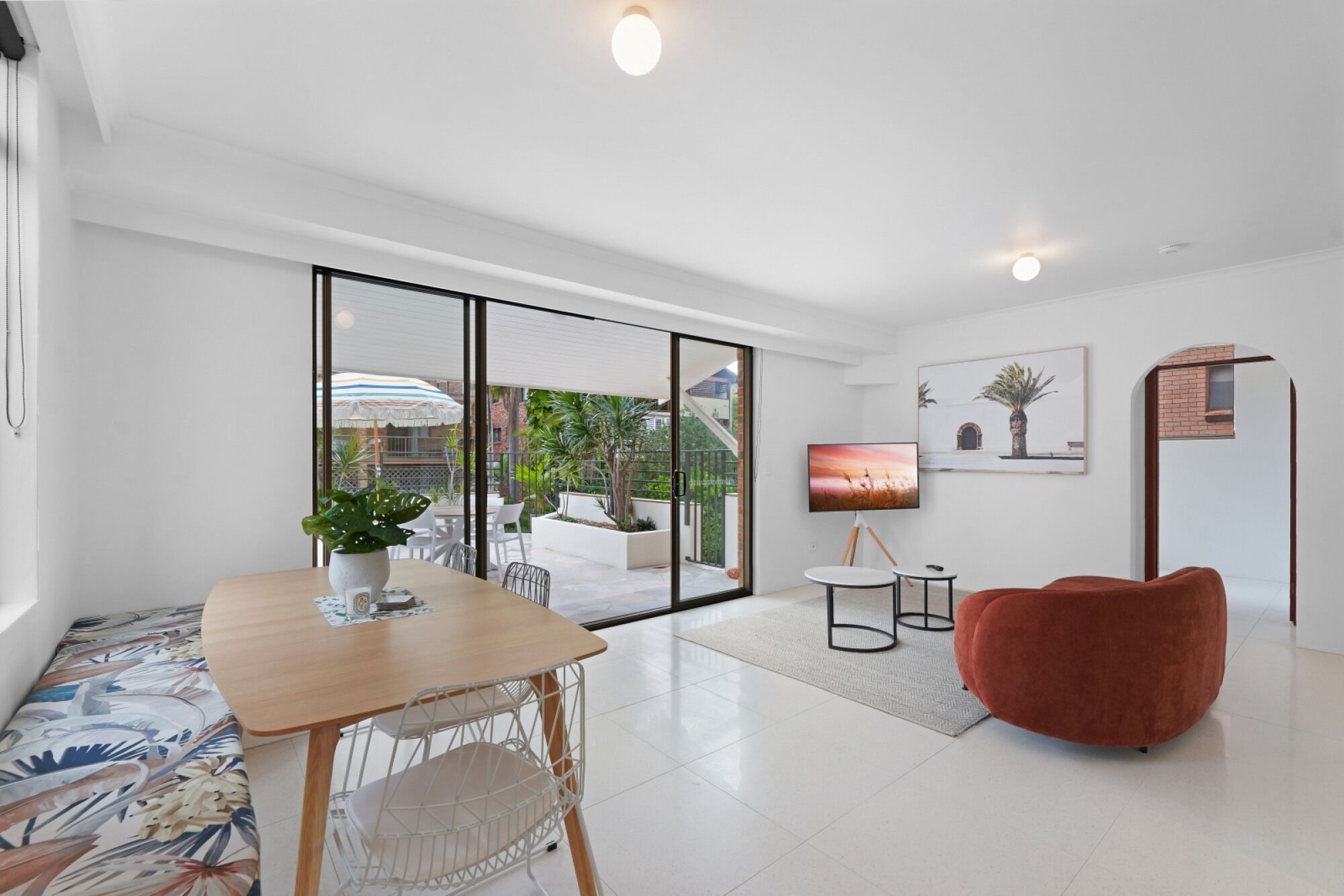 Elegant 2-bed Terrace Moments From Beach