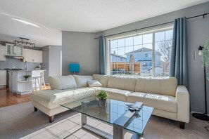 Smart TV, fireplace, books, offices