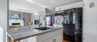 The Highland | Fenced Yard | Gym | Office | Pets