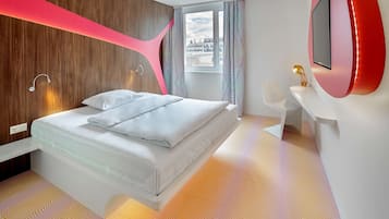 Ropa de cama hipoalergénica y espacio para trabajar con laptop