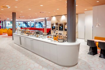 Daily buffet breakfast (EUR 15.90 per person)