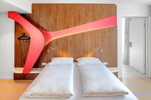 Room (Design) | Hypo-allergenic bedding, laptop workspace, iron/ironing board, free WiFi